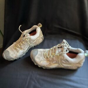 Merrell Beige and Gray Women's Flats